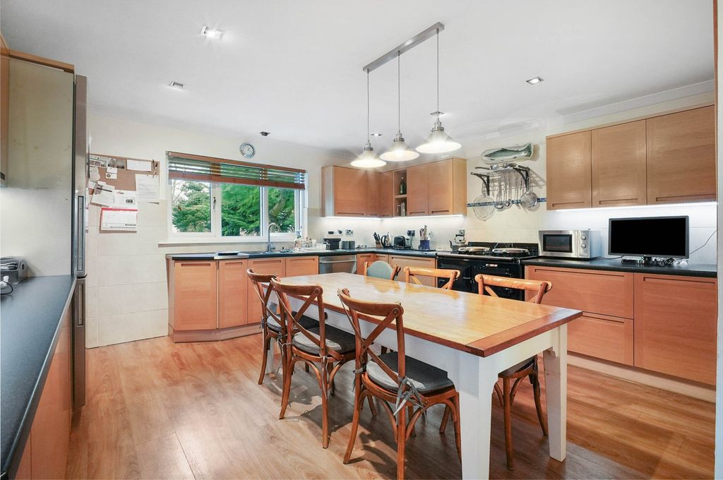 Property photo 2 of 24