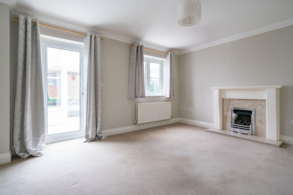 Property photo 3 of 13 Living Room