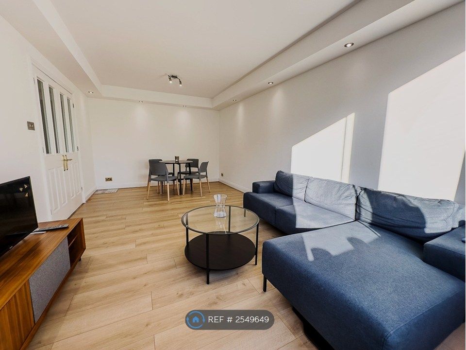 Property photo 2 of 11 Living Room_2/4