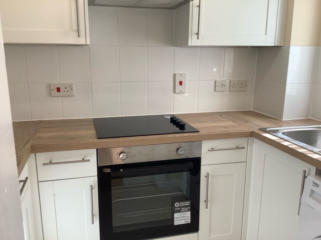 Property photo 3 of 5 31 Tongham Meadows - Kitchen (New)