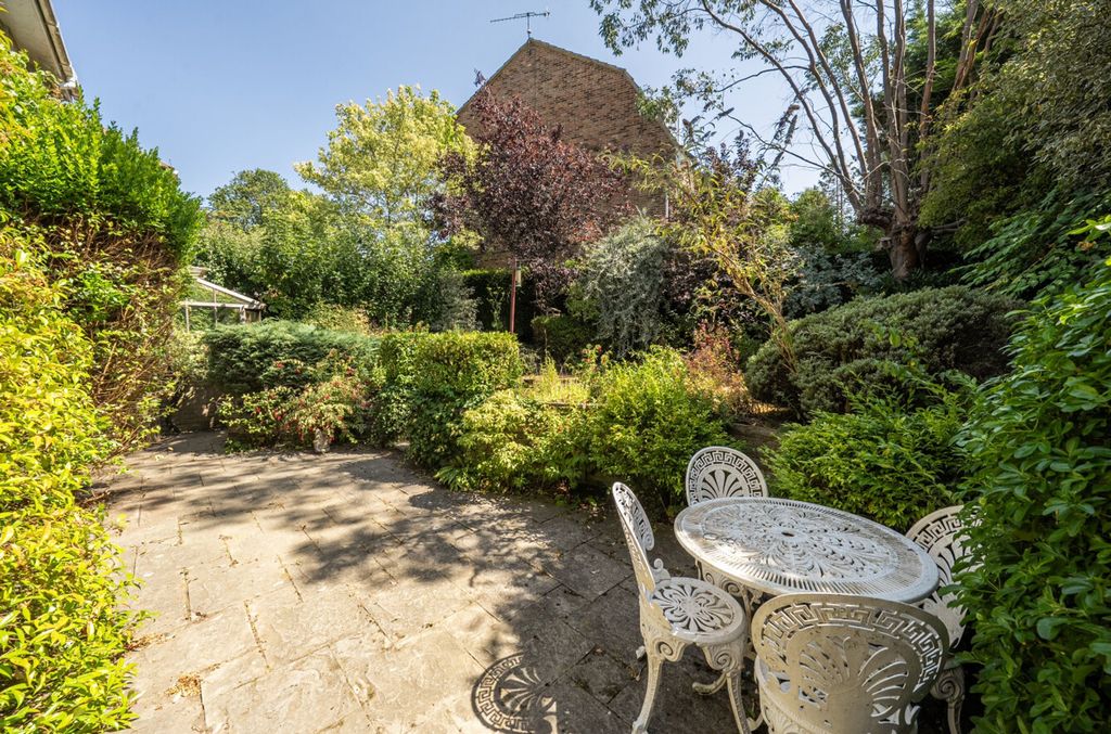 Property photo 3 of 9