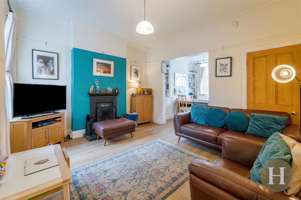 Property photo 2 of 28 Hadleigh Estate Agents-8.Jpg