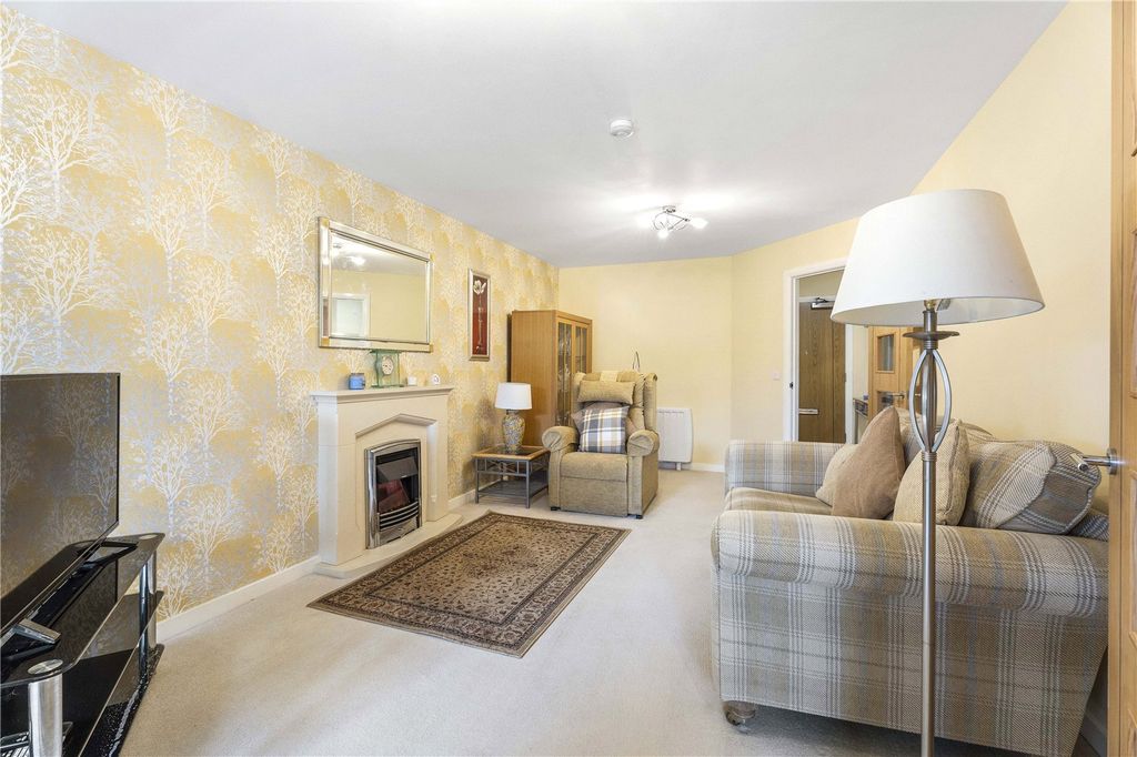 Property photo 3 of 13 Flat 5, Lyle Court