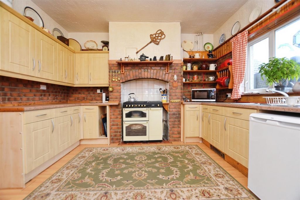 Property photo 3 of 23 Kitchen/Diner