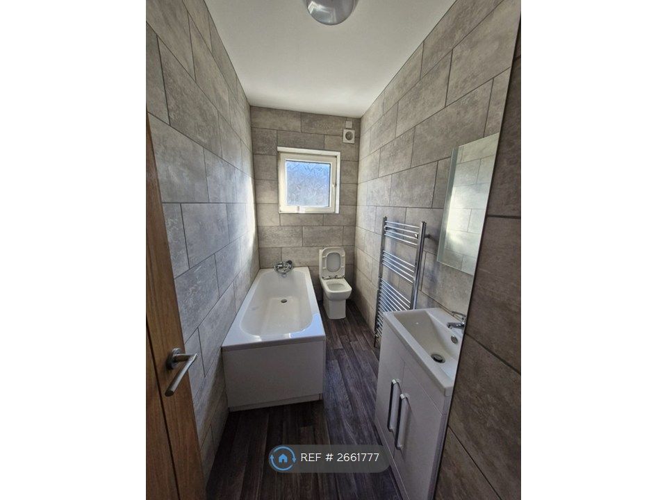 Property photo 1 of 8 Bathroom