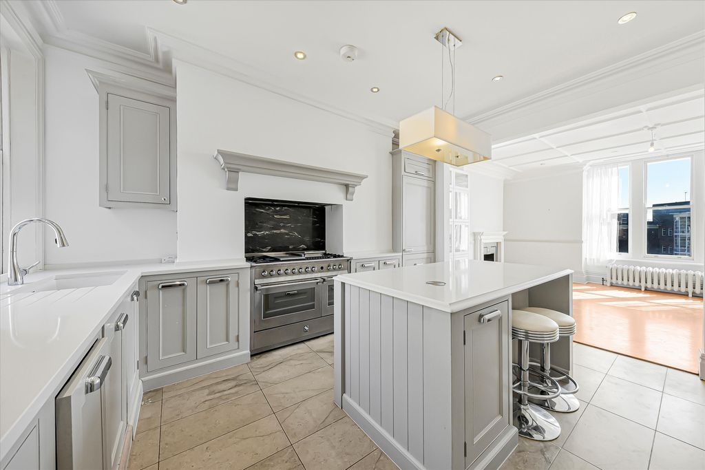 Property photo 3 of 26 Image