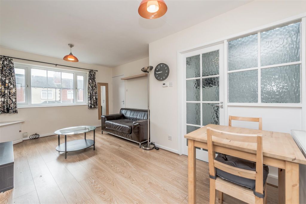 Property photo 2 of 13 Living / Dining Room: