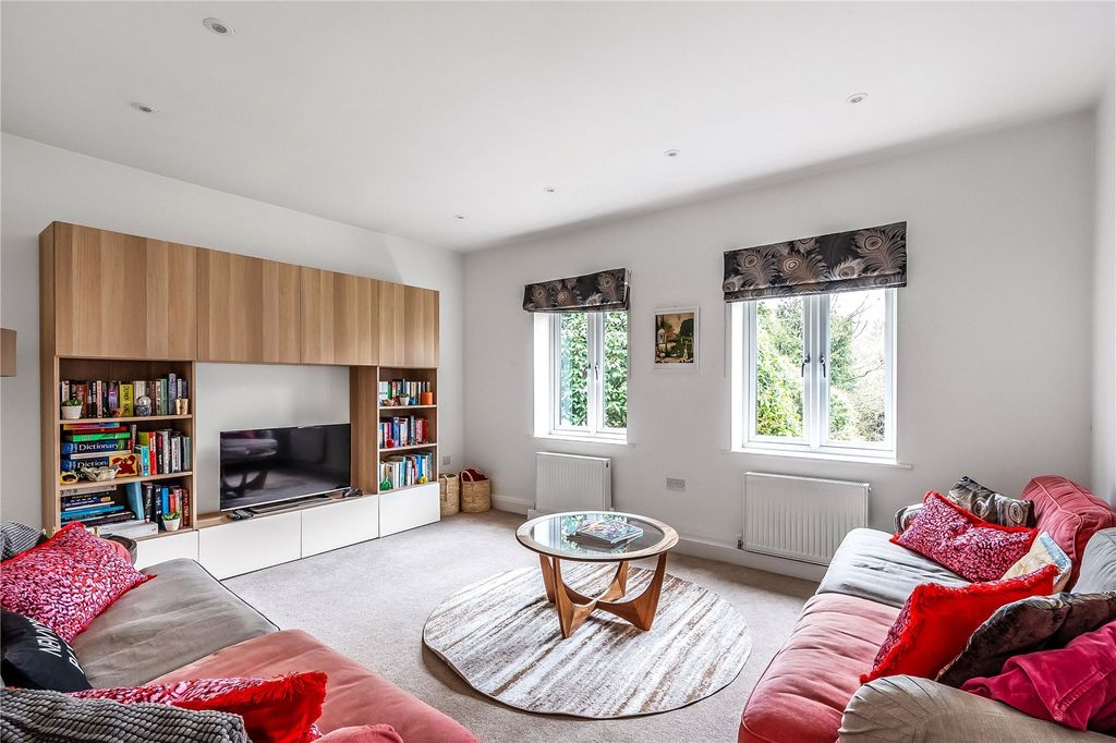 Property photo 3 of 19 Sitting Room