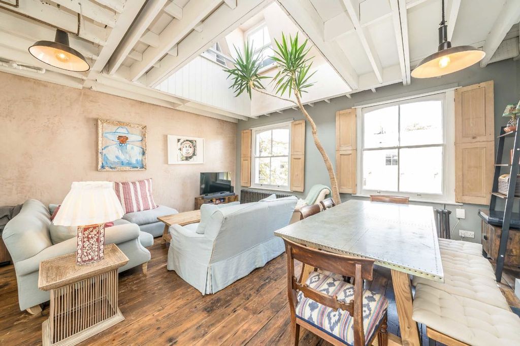 Property photo 2 of 11