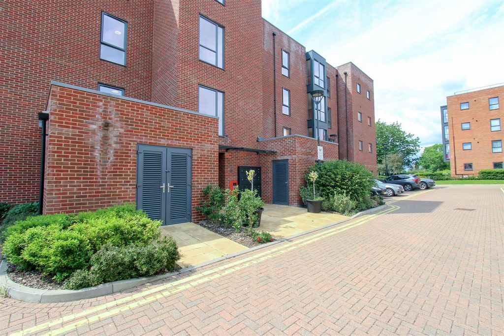 Property photo 1 of 6