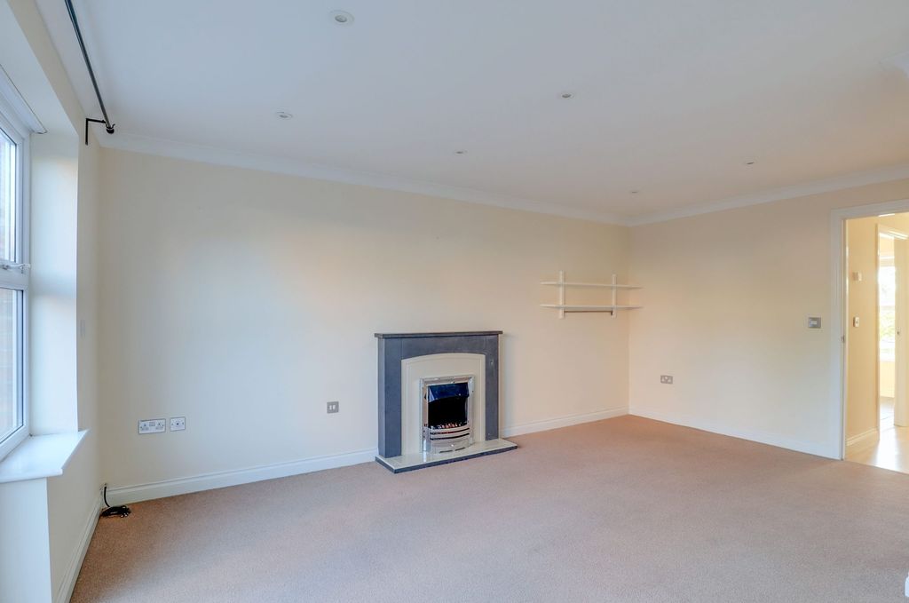 Property photo 2 of 26