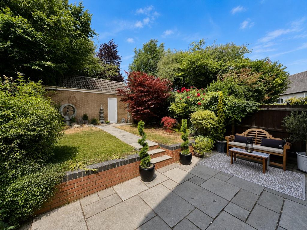 Property photo 2 of 25 Manor av - Garden11.Png