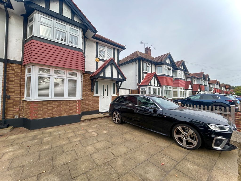 Property photo 1 of 19 3 Bedroom Semi Detached For Rent