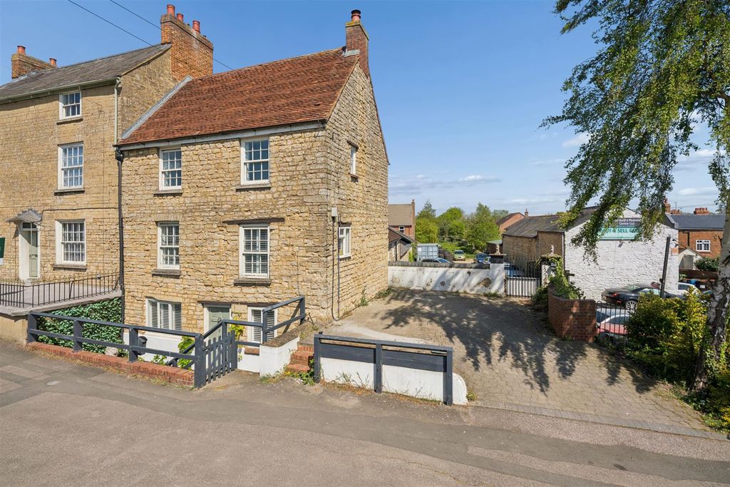 Property photo 1 of 30
