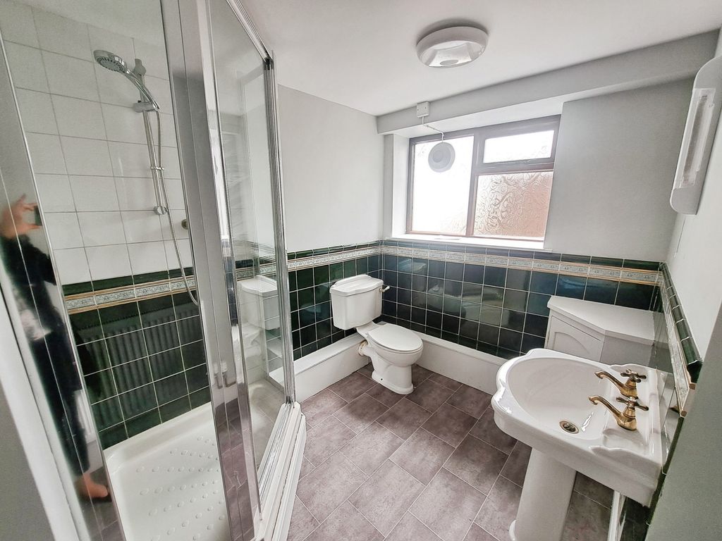 Property photo 3 of 14 Ground Floor En Suit