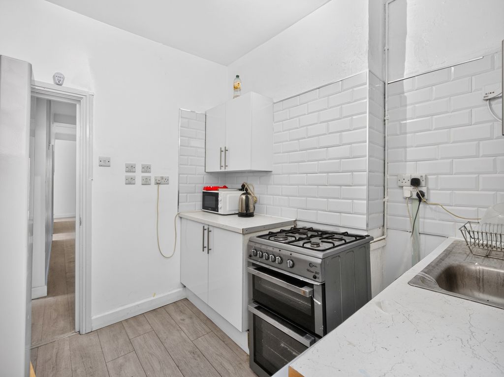 Property photo 2 of 15 Kitchen