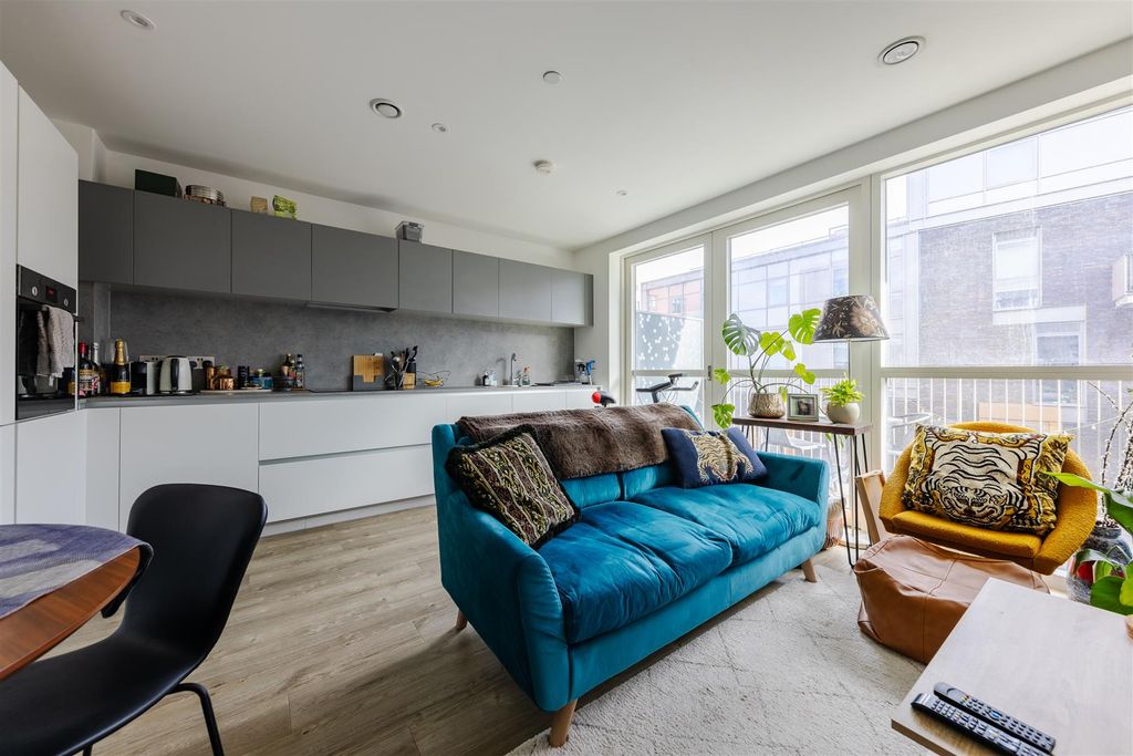 Property photo 3 of 11