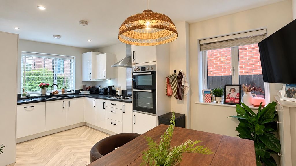 Property photo 3 of 26 1DC61A67-8F1E-49A8-8C50-D19A10A7Bf6F.Png