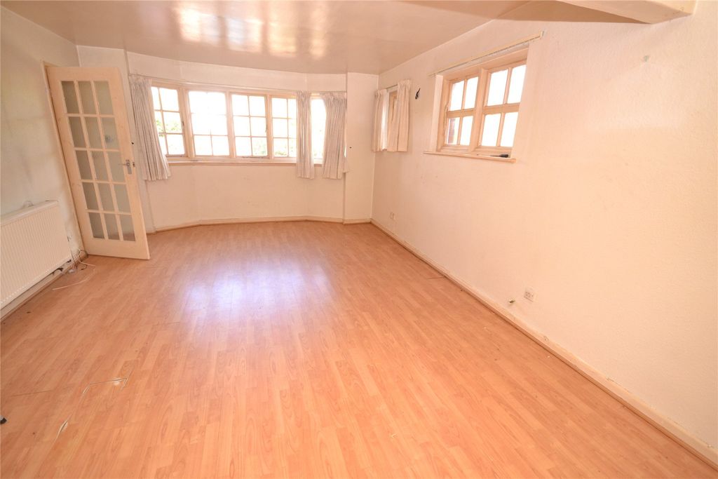 Property photo 2 of 11 Living Room