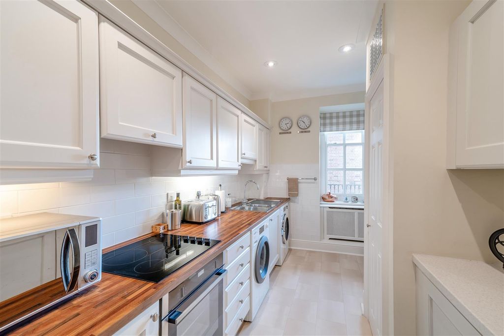 Property photo 3 of 17 Kitchen