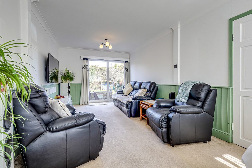 Property photo 3 of 35