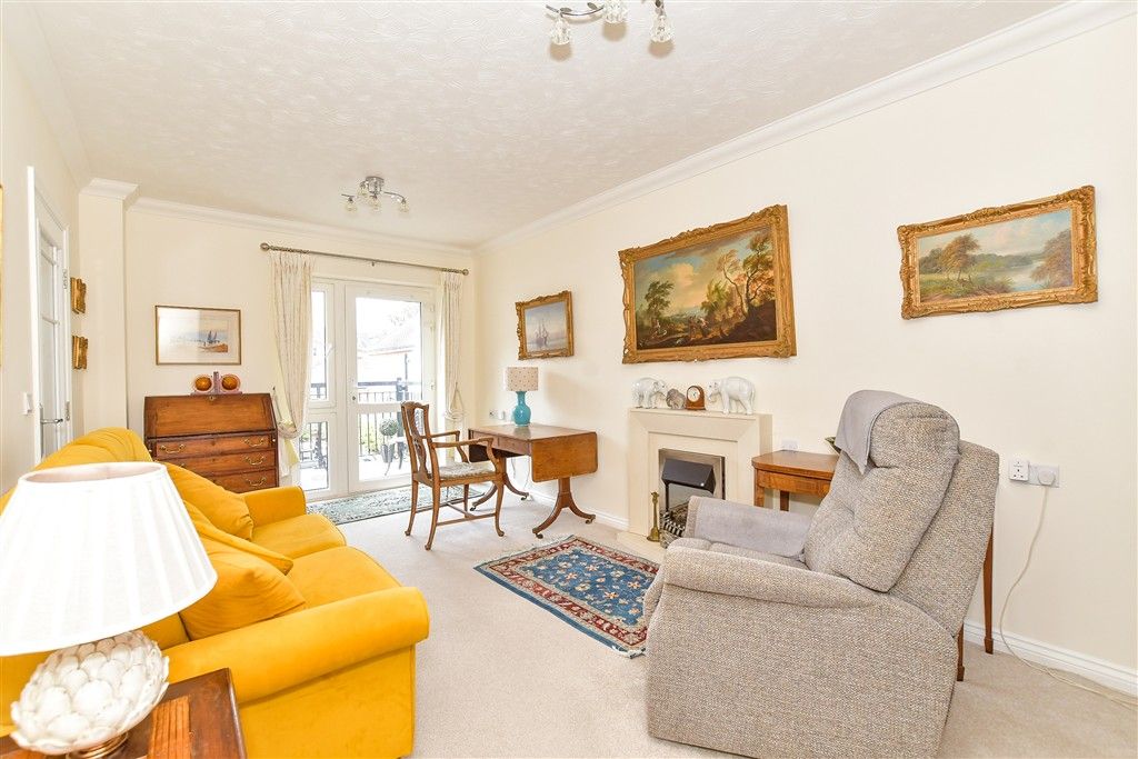 Property photo 3 of 10 Lounge/Diner