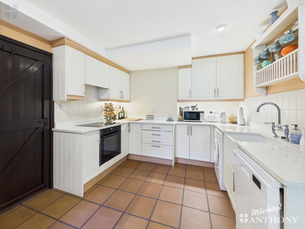 Property photo 3 of 14 Cam03852G0-Pr0350-Still004