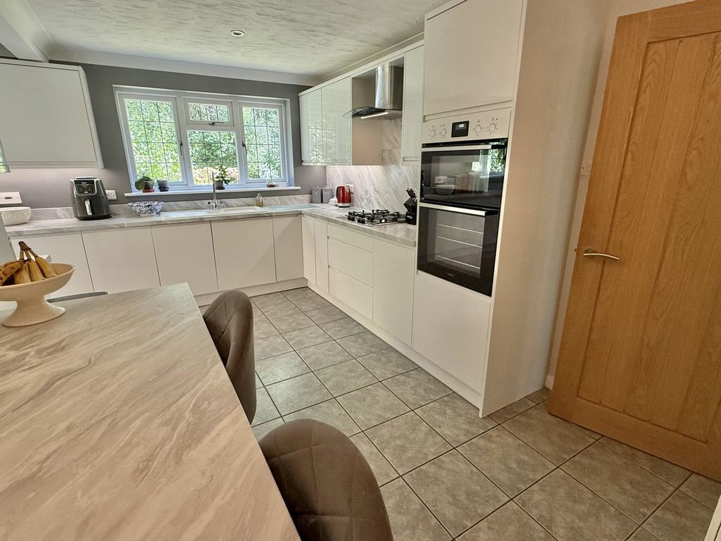Property photo 2 of 27