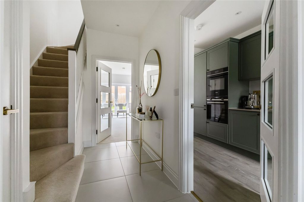 Property photo 3 of 14 Entrance Hall