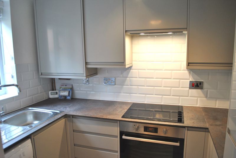 Property photo 2 of 9 Kitchen