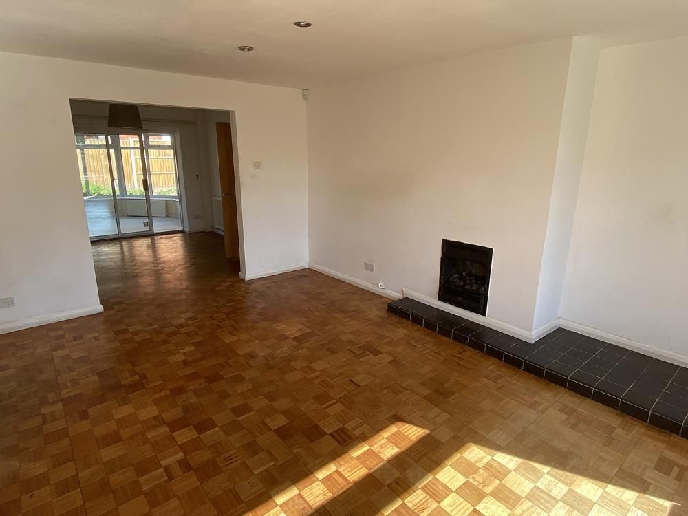 Property photo 2 of 18 Sitting Room.Jpg