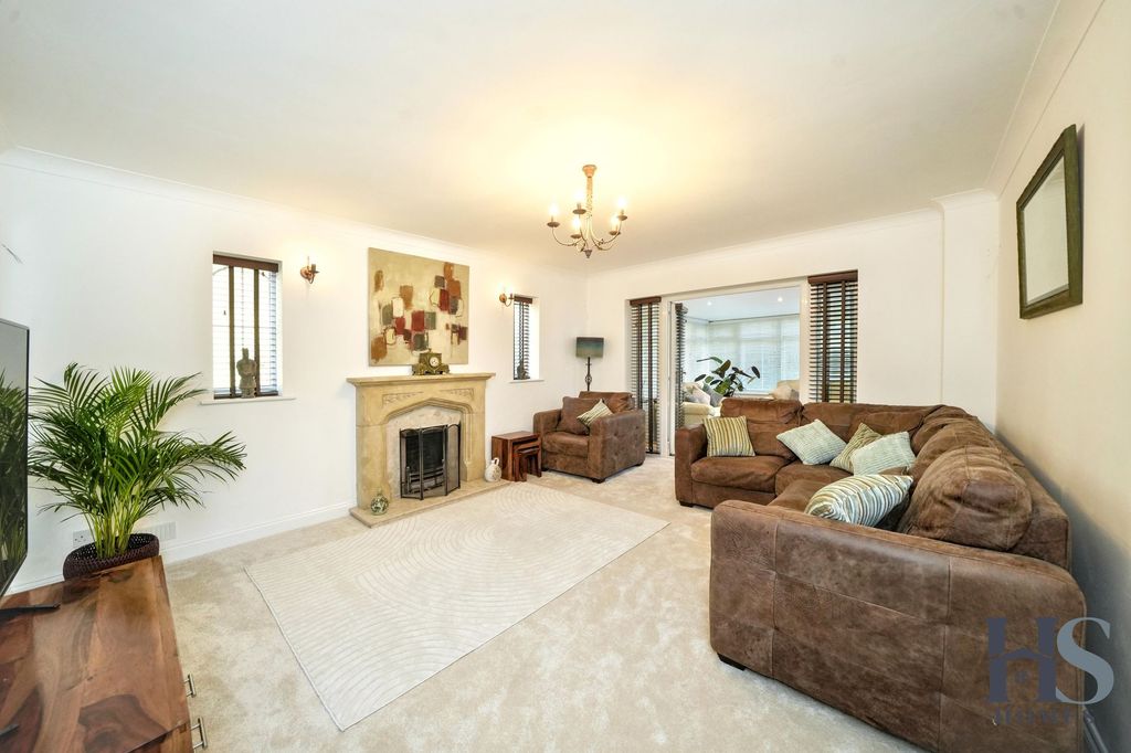 Property photo 3 of 61