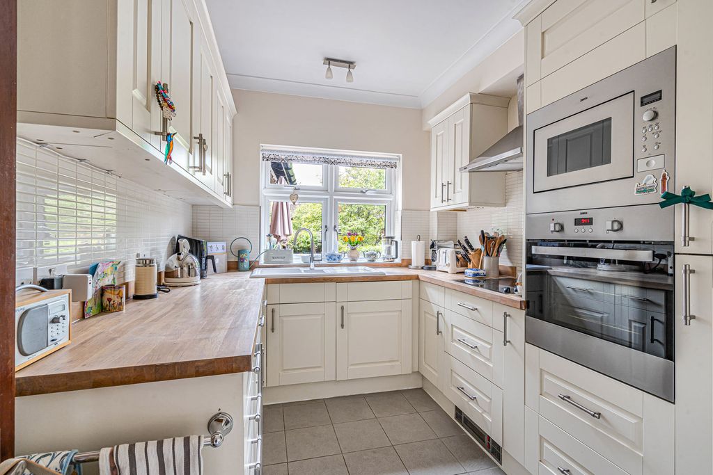 Property photo 3 of 21 Kitchen