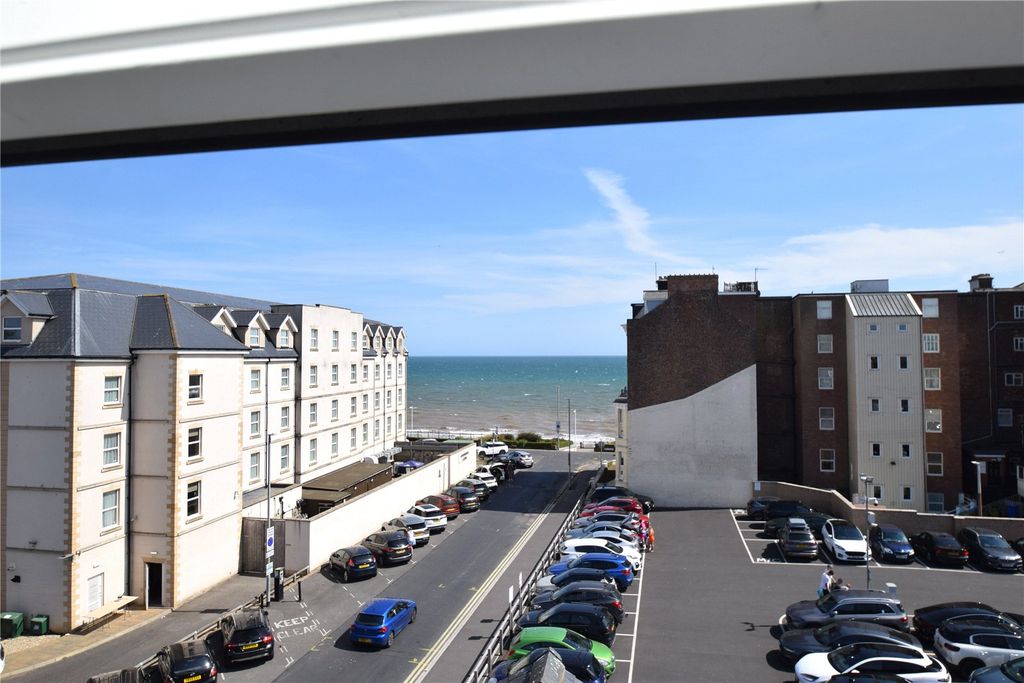 Property photo 2 of 7 Sea View