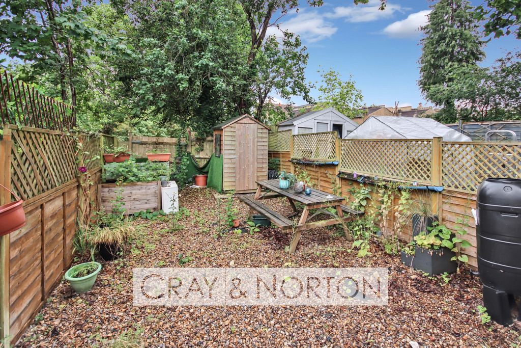 Property photo 3 of 6 Photo 5