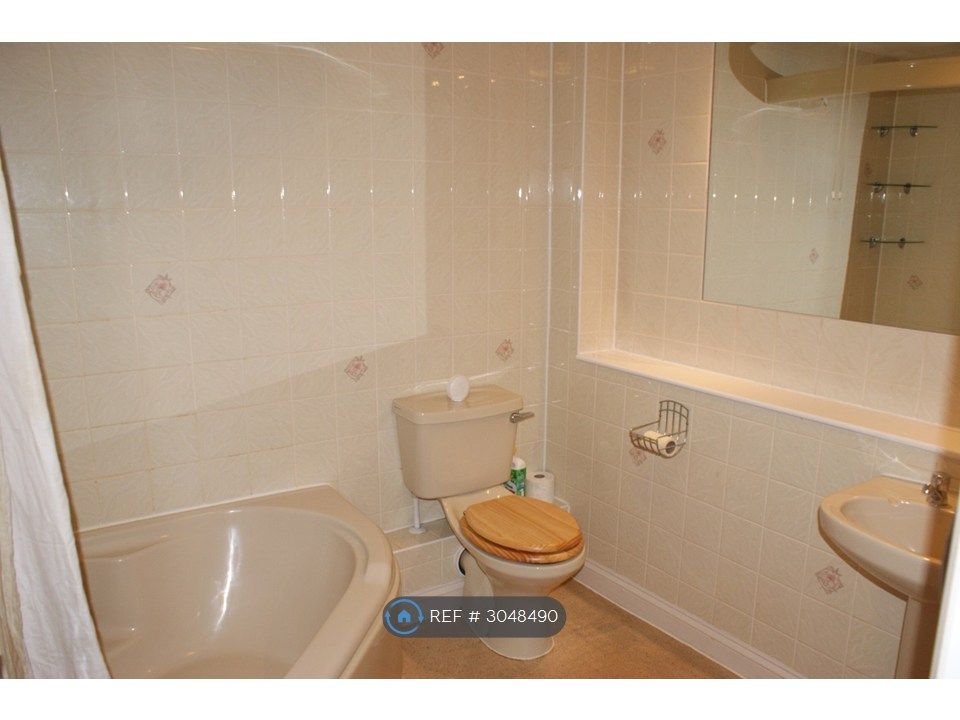 Property photo 2 of 6 Bathroom