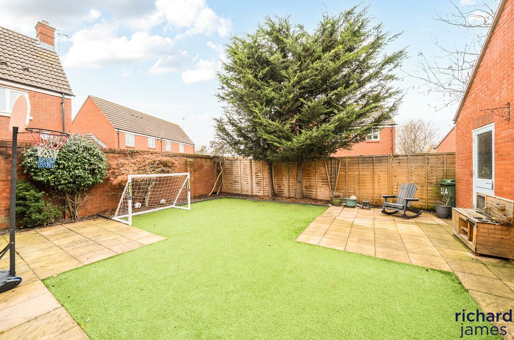 Property photo 2 of 18 80dc7A5c8Bbf4Ba995A4F1E82Bf0B131