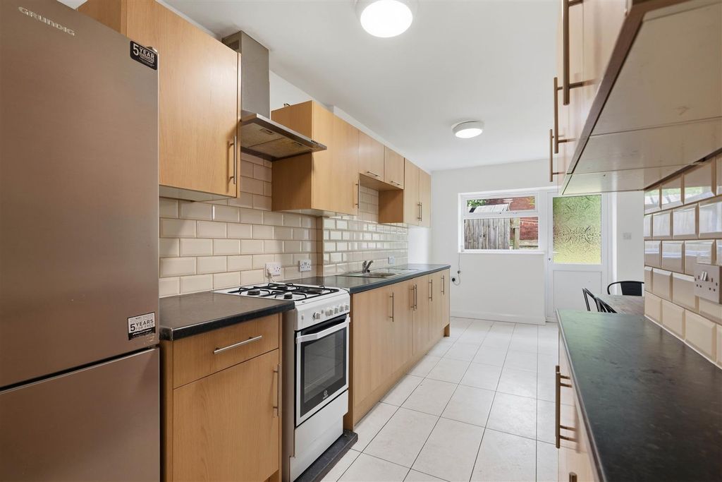 Property photo 3 of 16 Kitchen 1.Jpg