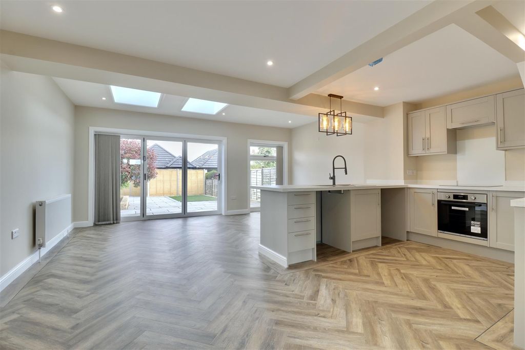 Property photo 1 of 26 Kitchen / Diner