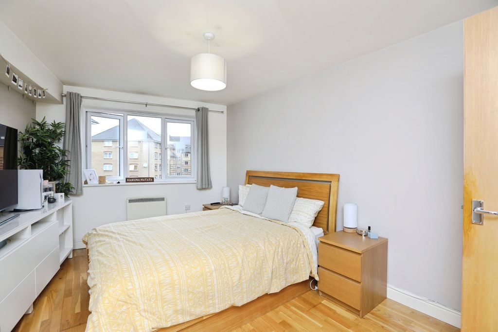 Property photo 3 of 10 Master Bedroom