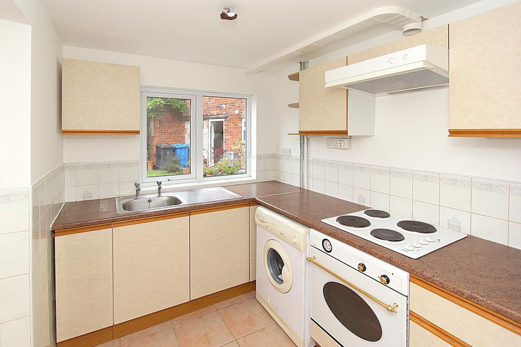 Property photo 3 of 7 Kitchen