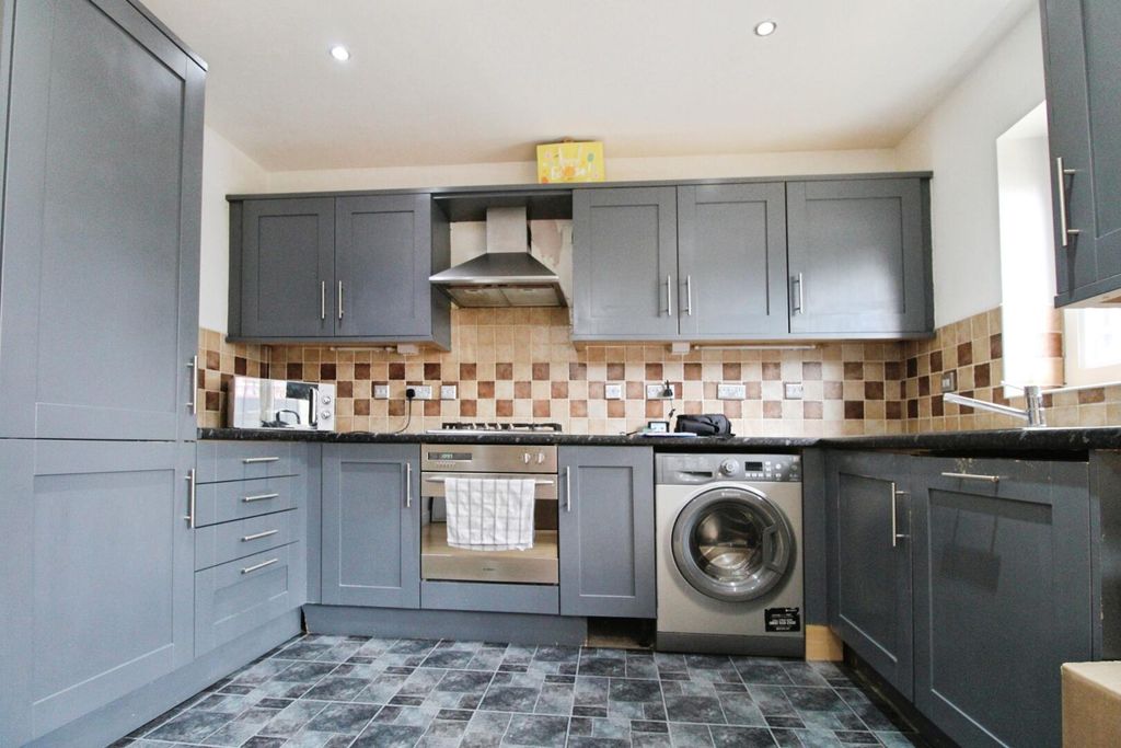 Property photo 3 of 22 Kitchen