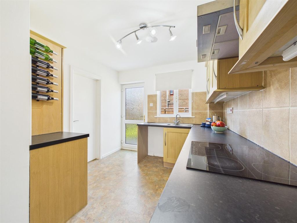 Property photo 2 of 11 Kitchen