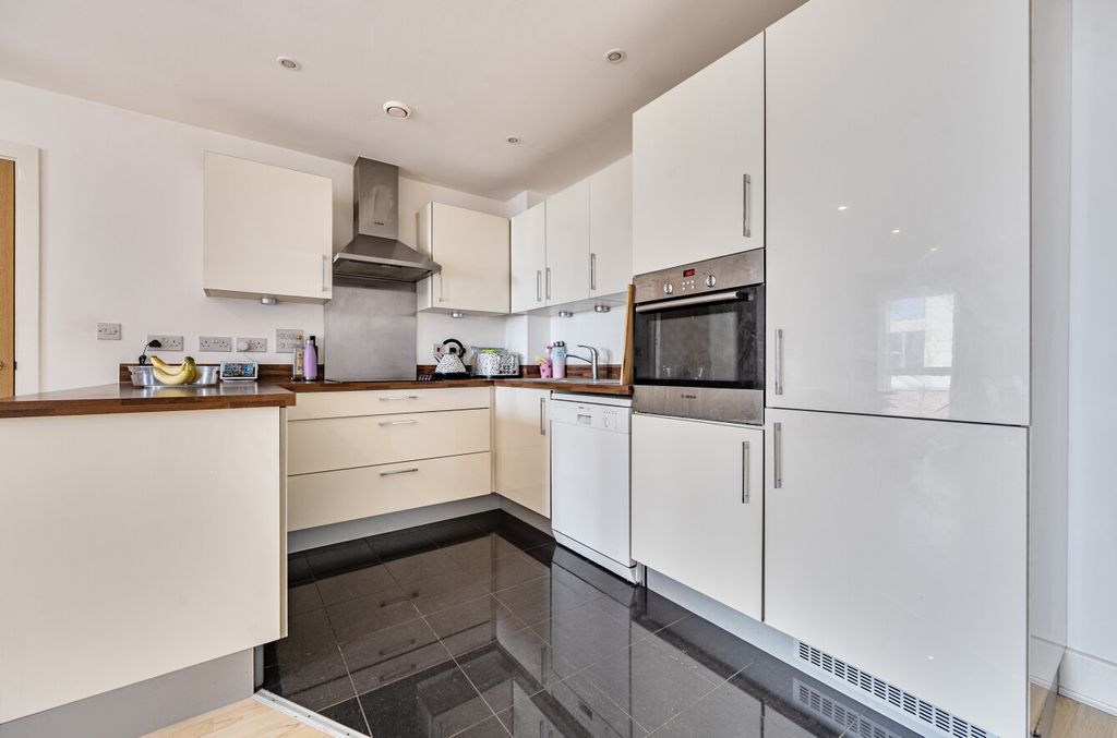 Property photo 2 of 14 1354354-11-68Da80...