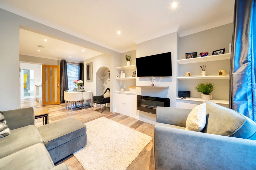 Property photo 2 of 12