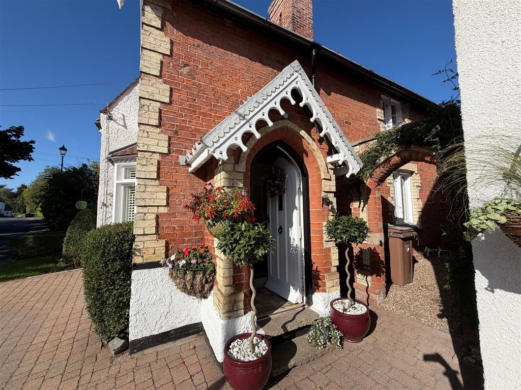Property photo 2 of 39