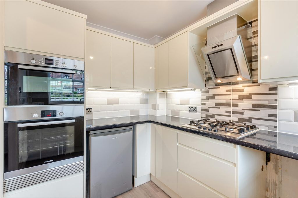 Property photo 2 of 20 8691795-Interior07.Jpg
