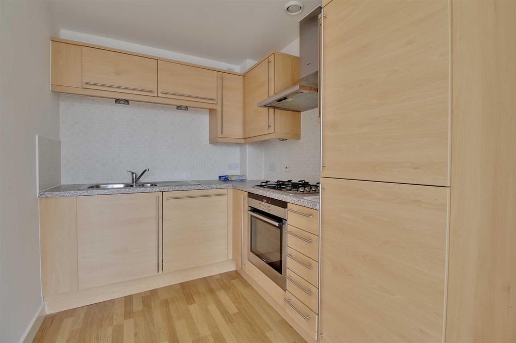 Property photo 2 of 7 Kitchen.Jpg