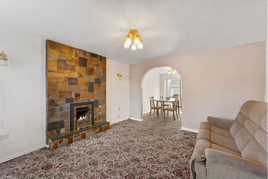 Property photo 2 of 25