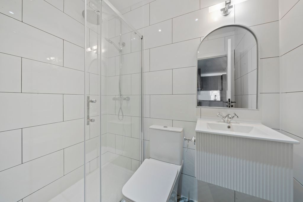 Property photo 2 of 3 Bathroom